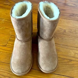 Brand new Ugg boots size 4